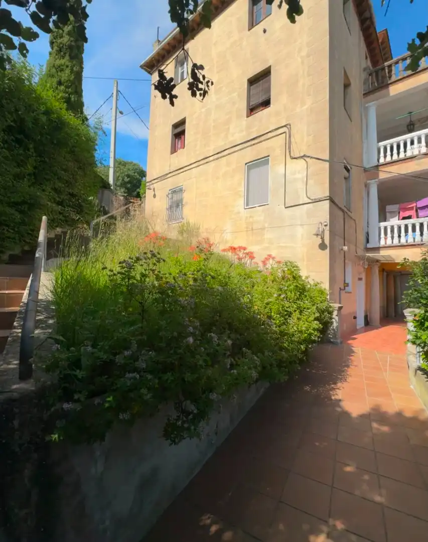 Vista exterior de Piso en venta en Sant Cugat del Vallès con Calefacción, Trastero y Horno
