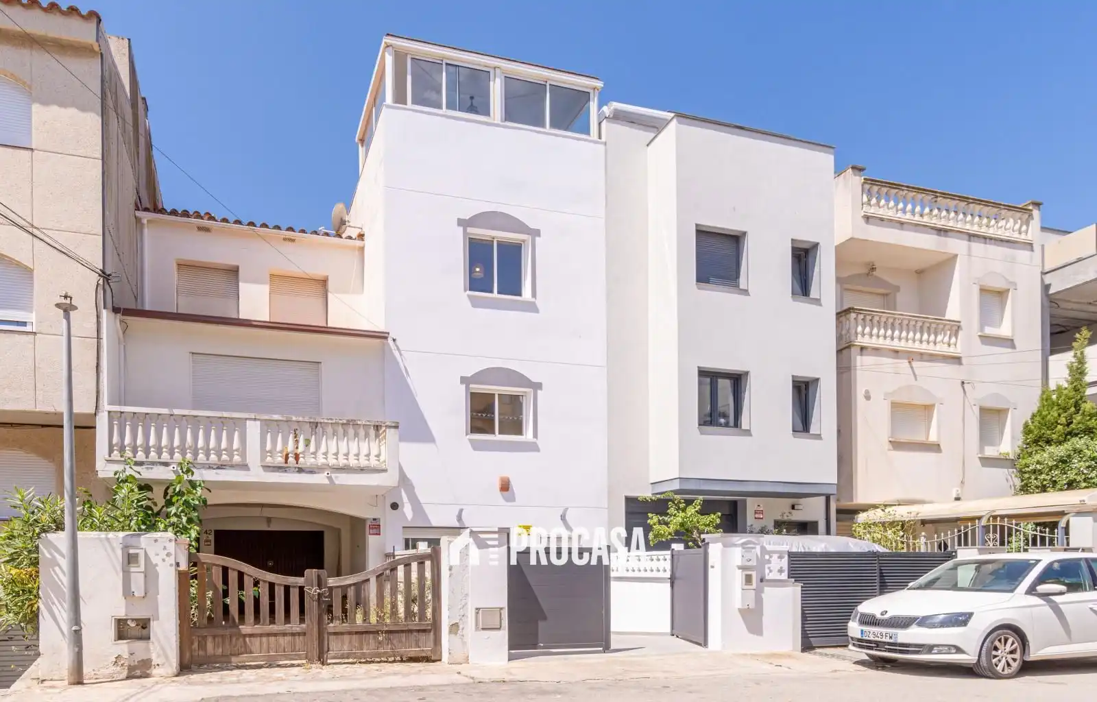 Vista exterior de Casa adosada en venda en Empuriabrava amb Aire condicionat, Calefacció i Traster
