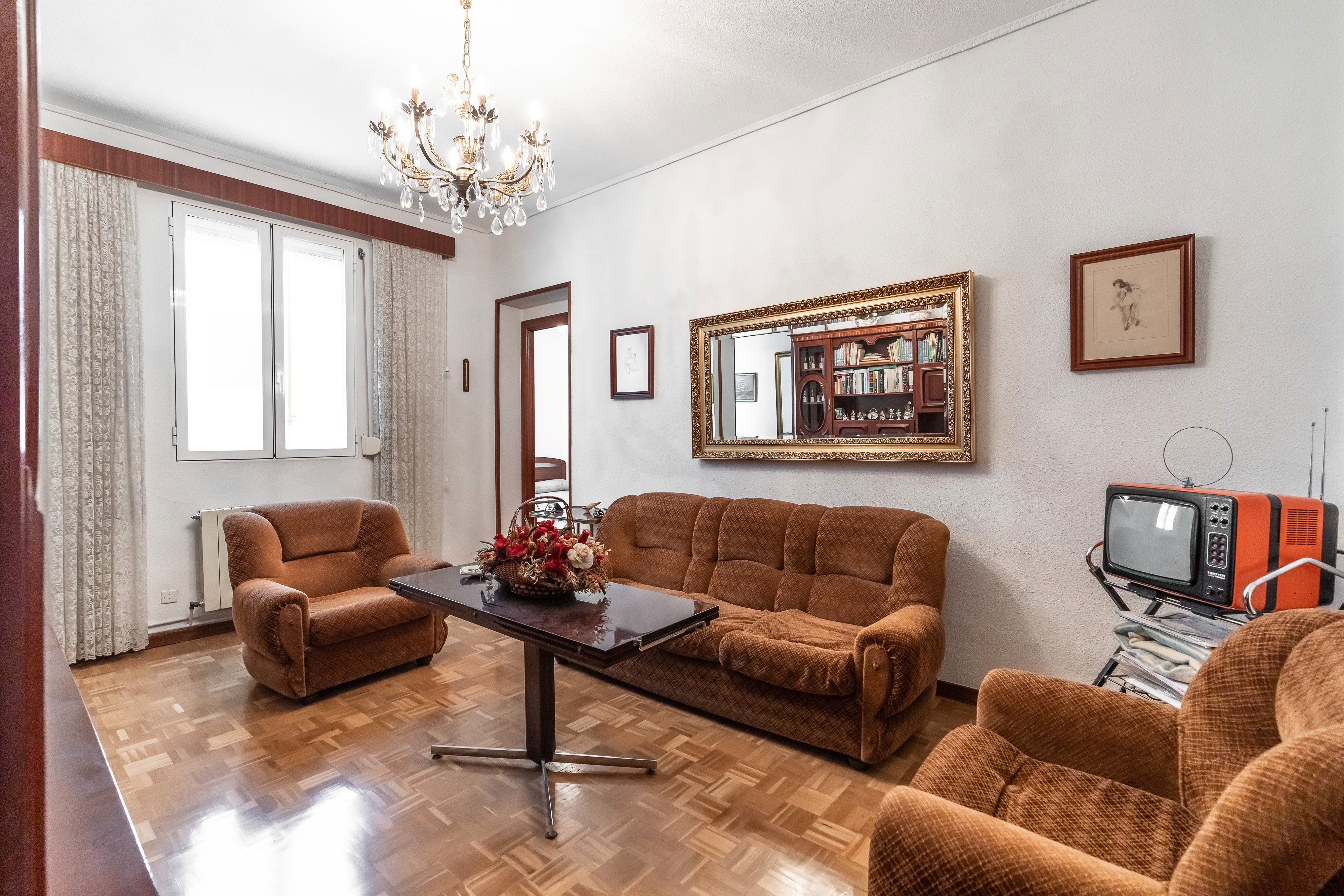 Living room of Flat for sale in  Madrid Capital  with Heating