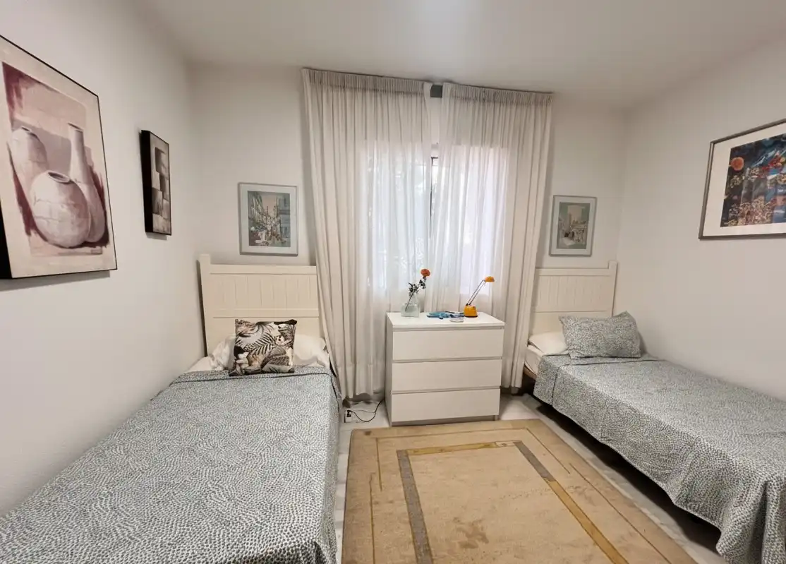 Dormitori de Apartament de lloguer en Mijas amb Jardí privat, Terrassa i Traster