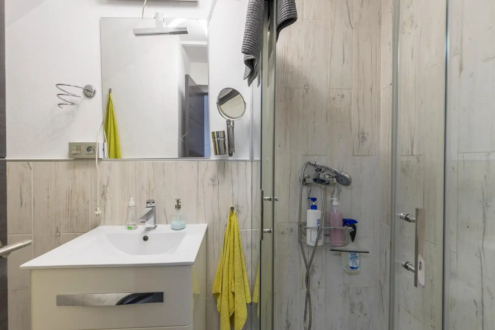 Baño de Casa adosada en venta en Güevéjar con Calefacción, Amueblado y Balcón