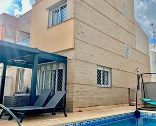 Exterior view of Single-family semi-detached for sale in Pilar de la Horadada  with Air Conditioner, Heating and Private garden