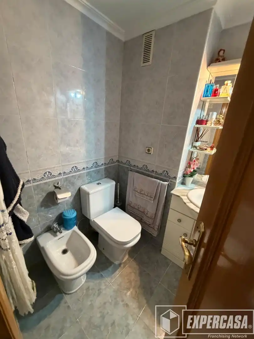 Badezimmer von Wohnungen zur Miete in Silla mit Klimaanlage, Terrasse und Möbliert
