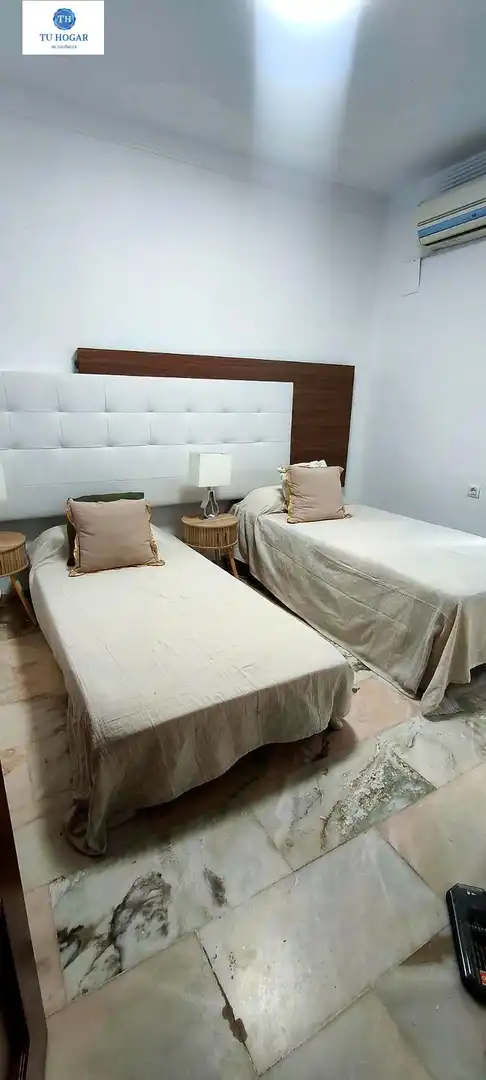 Dormitori de Casa o xalet en venda en Alcalá de Guadaira amb Calefacció, Jardí privat i Terrassa