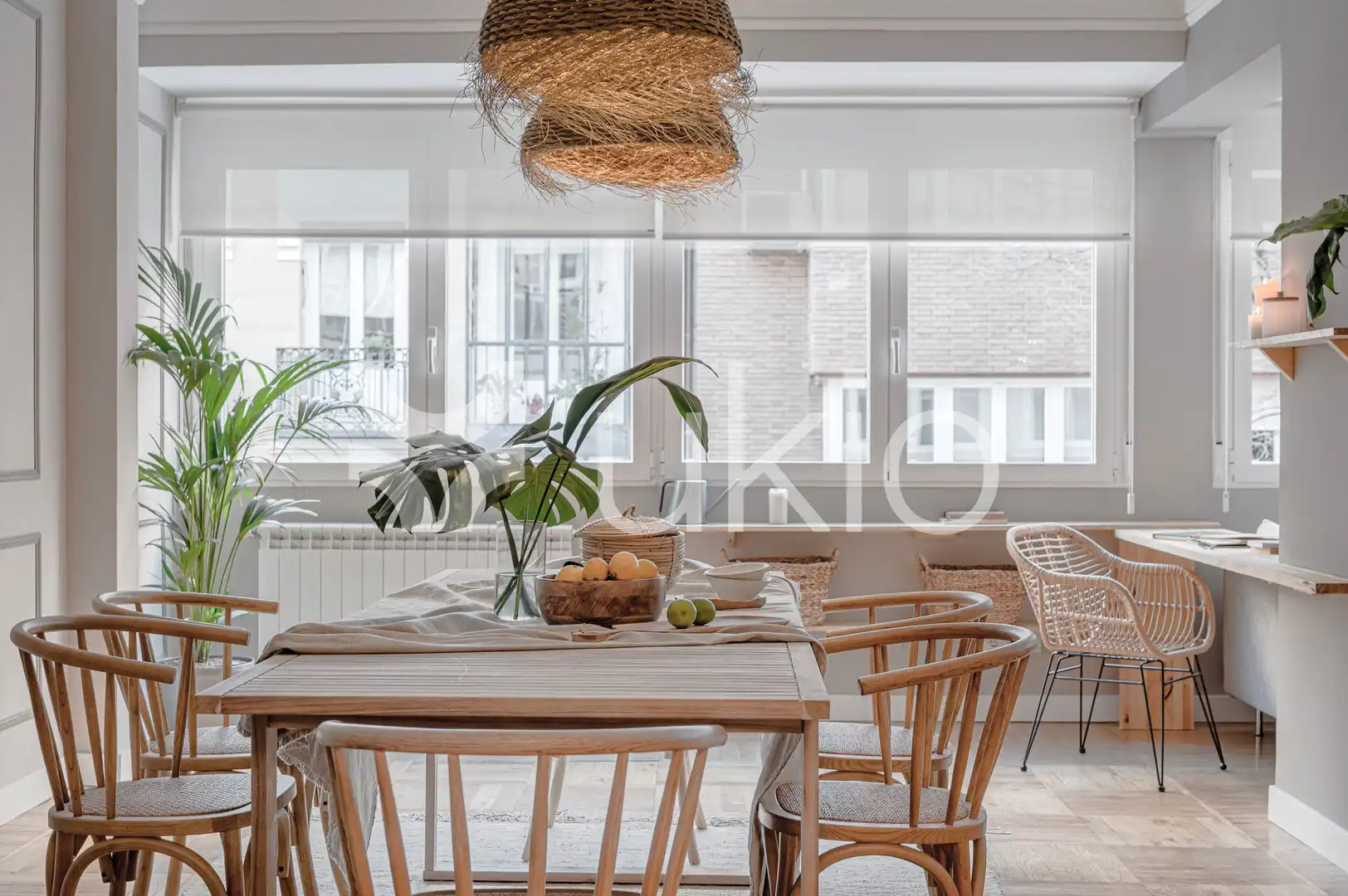 Menjador de Apartament de lloguer en Madrid amb Aire condicionat, Calefacció i Moblat