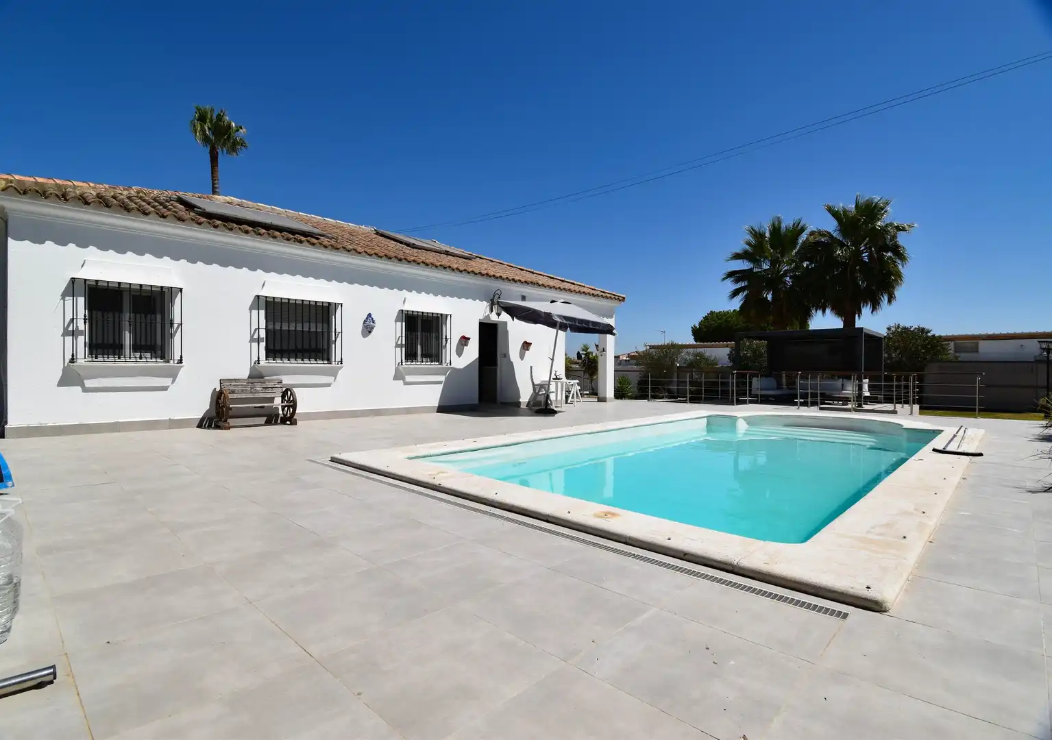 Vista exterior de Casa o xalet en venda en Chiclana de la Frontera