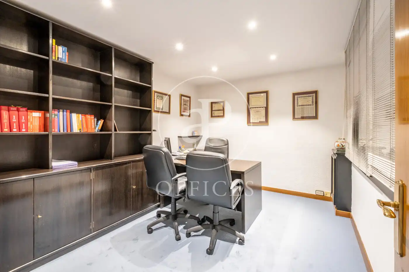 Büro zum Verkauf in Barcelona mit Klimaanlage und Heizung