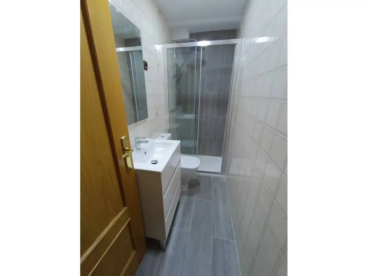 Baño de Piso de alquiler en Fuenlabrada con Calefacción, Terraza y Amueblado