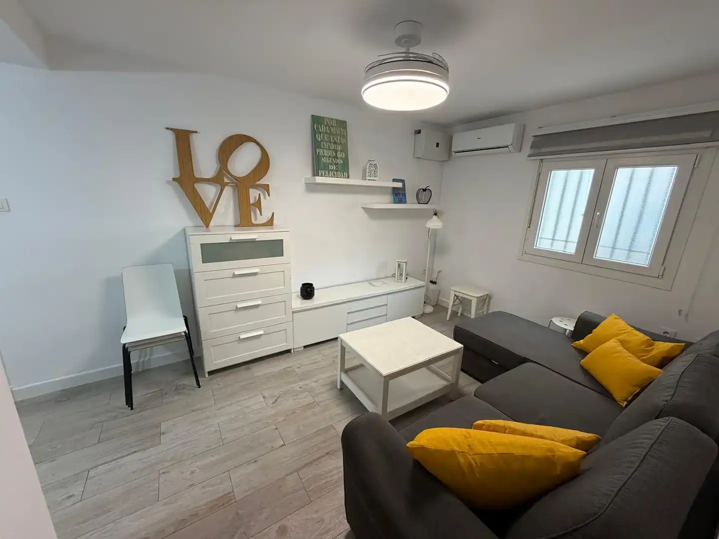 Wohnzimmer von Wohnung zur Miete in Cádiz mit Klimaanlage und Möbliert