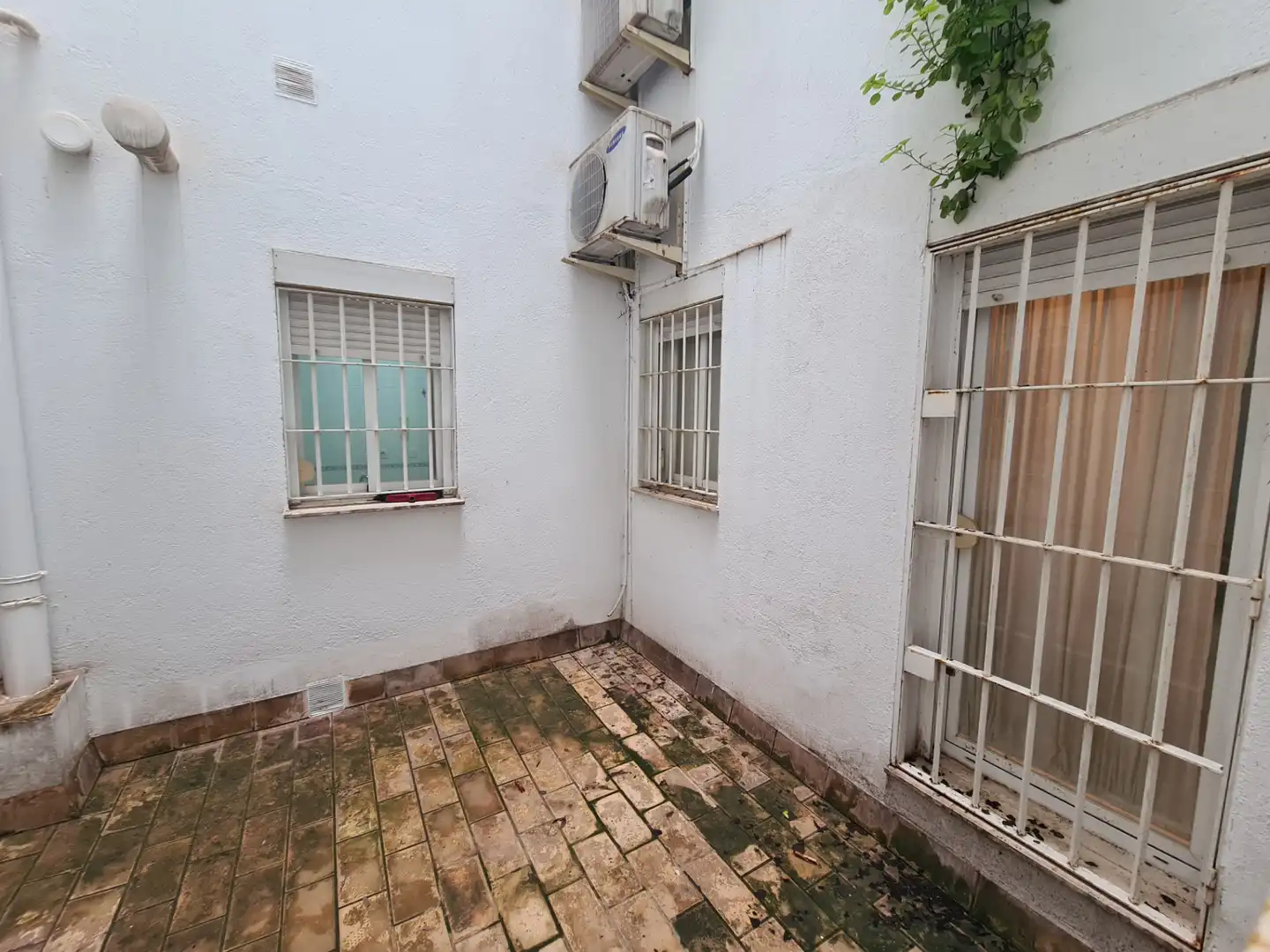 Garden of Flat for sale in Sevilla  with Air Conditioner and Storage room