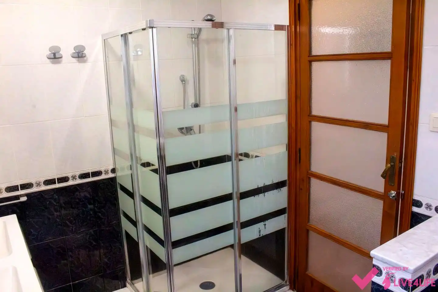 Badezimmer von Wohnung zur untervermieten in Valencia mit Möbliert