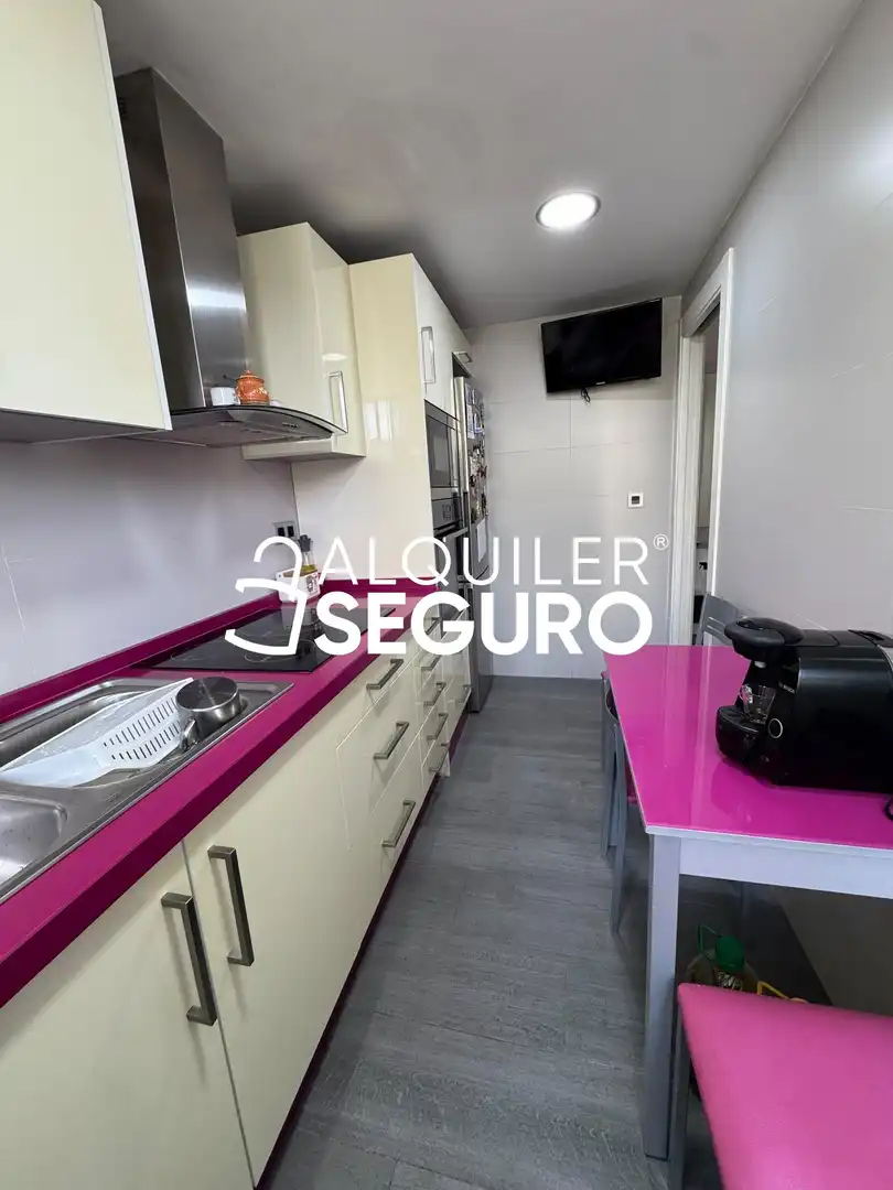 Cuina de Pis de lloguer en Málaga amb Aire condicionat i Moblat