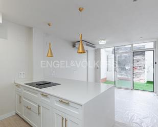 Cuina de Apartament en venda en L'Hospitalet de Llobregat amb Aire condicionat, Calefacció i Jardí privat