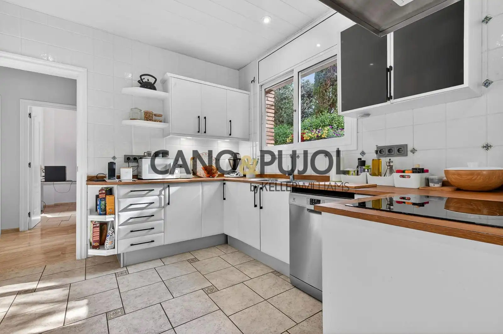 Cuina de Casa o xalet en venda en Sant Cugat del Vallès amb Aire condicionat, Calefacció i Terrassa