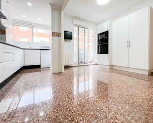 Cuina de Pis de lloguer en  Valencia Capital amb Aire condicionat, Calefacció i Balcó