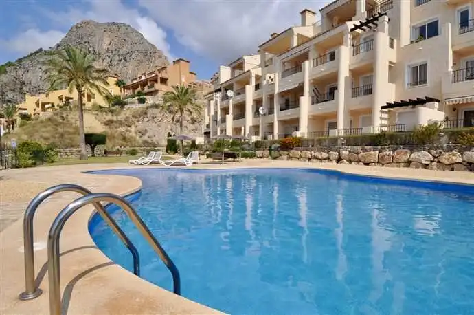 Vista exterior de Apartament en venda en Calpe / Calp amb Aire condicionat, Calefacció i Jardí privat