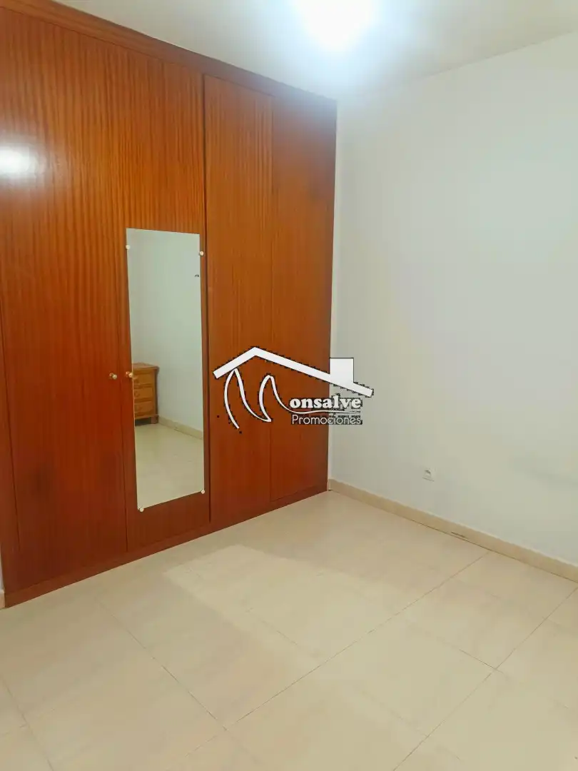 Habitación de Casa adosada en venta en Camarenilla con Calefacción