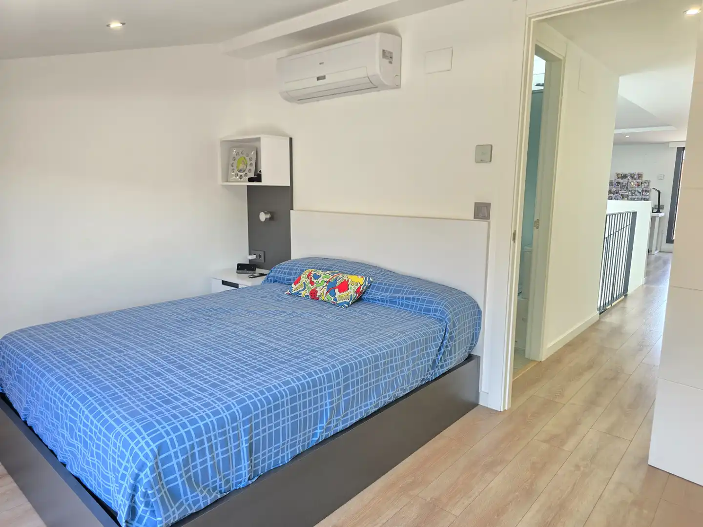 Schlafzimmer von Einfamilien-Reihenhaus zum Verkauf in Sabadell mit Terrasse und Schwimmbad