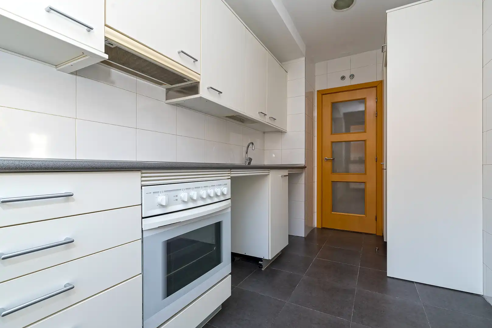 Kitchen of Flat for sale in Madrid  with Storage room and Community pool