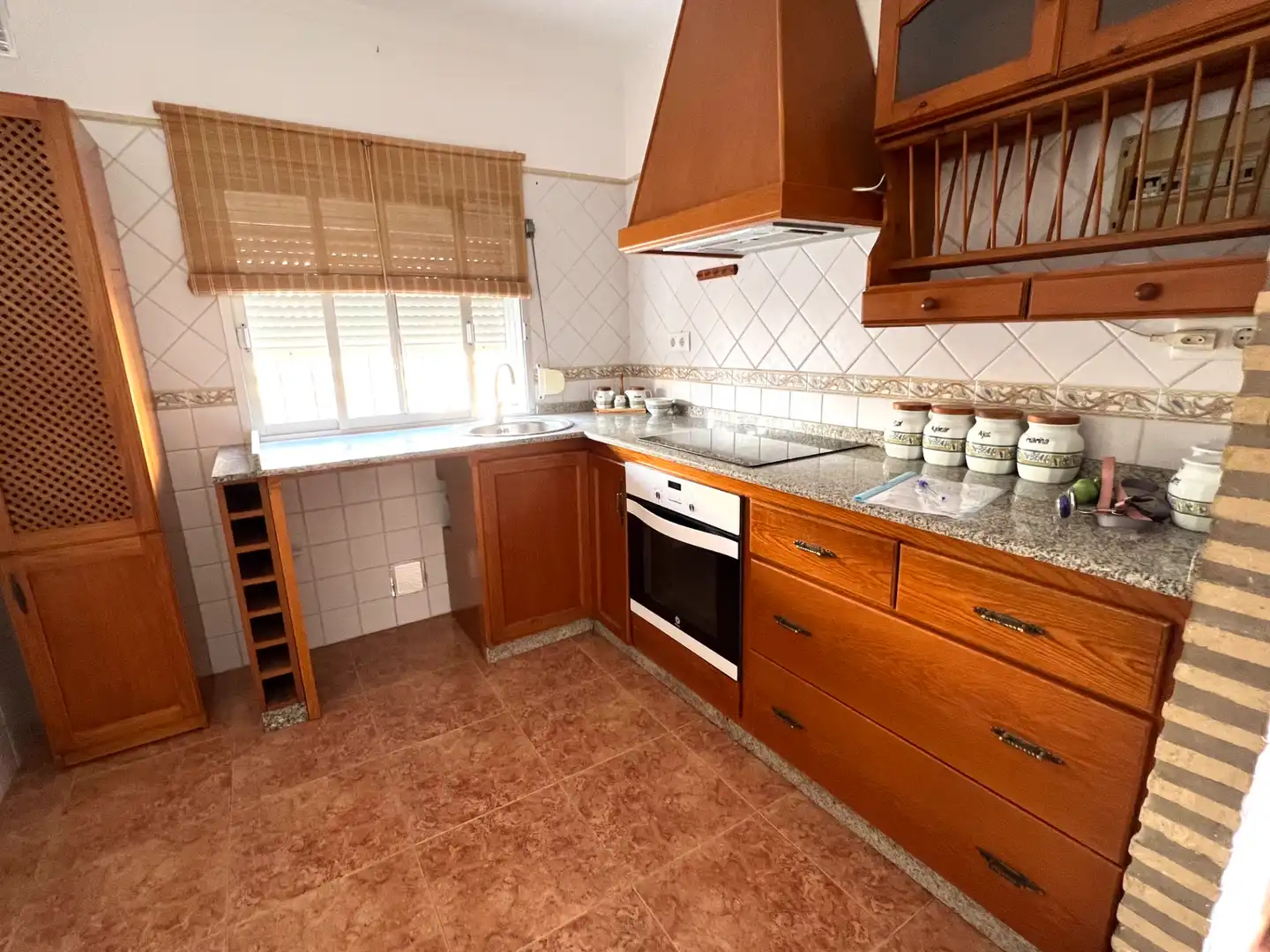 Cuina de Casa o xalet en venda en Rota amb Jardí privat, Traster i Alarma