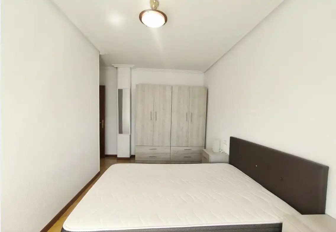 Bedroom of Flat for rent in Salamanca  with Heating, Parquet flooring and Terrace