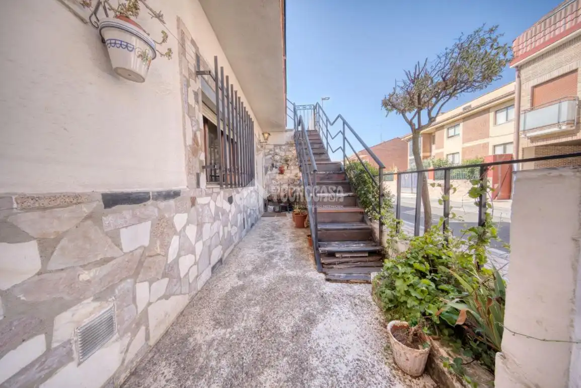 Vista exterior de Casa o xalet en venda en Arroyo de la Encomienda amb Terrassa i Traster