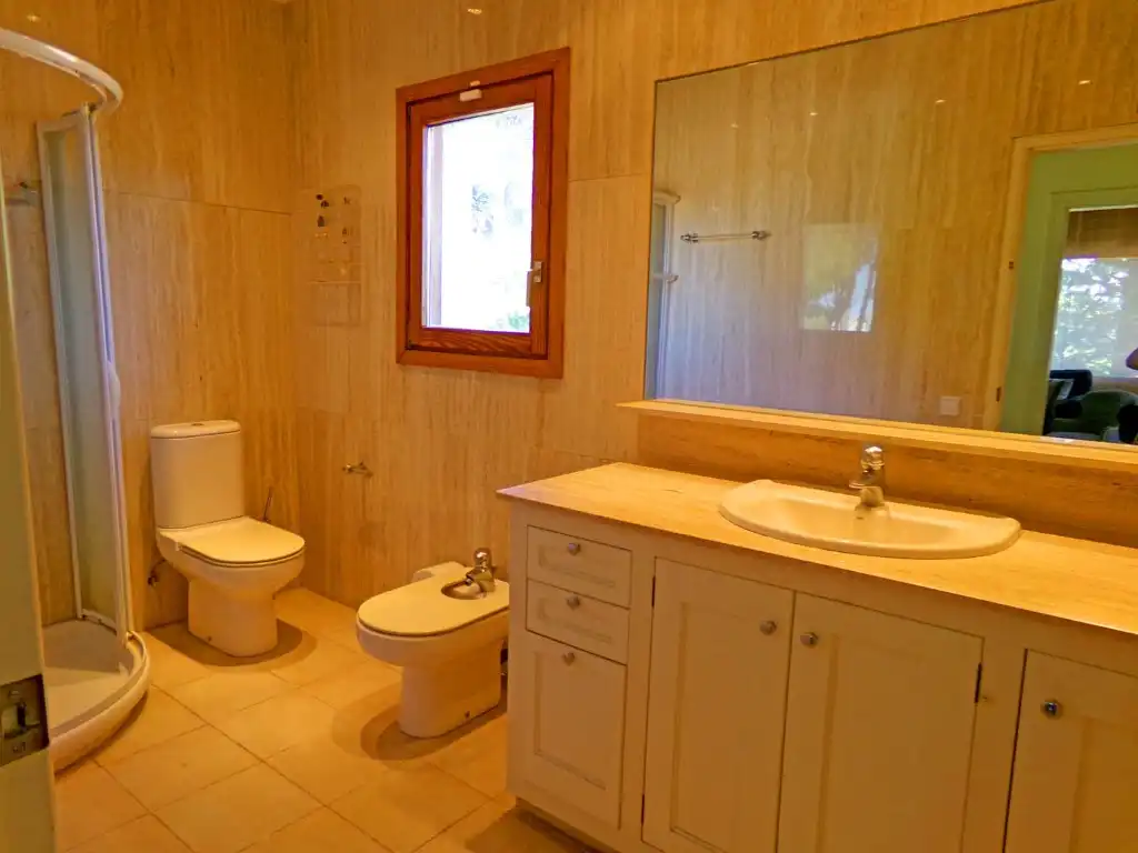 Bathroom of Houses for sale in L'Escala