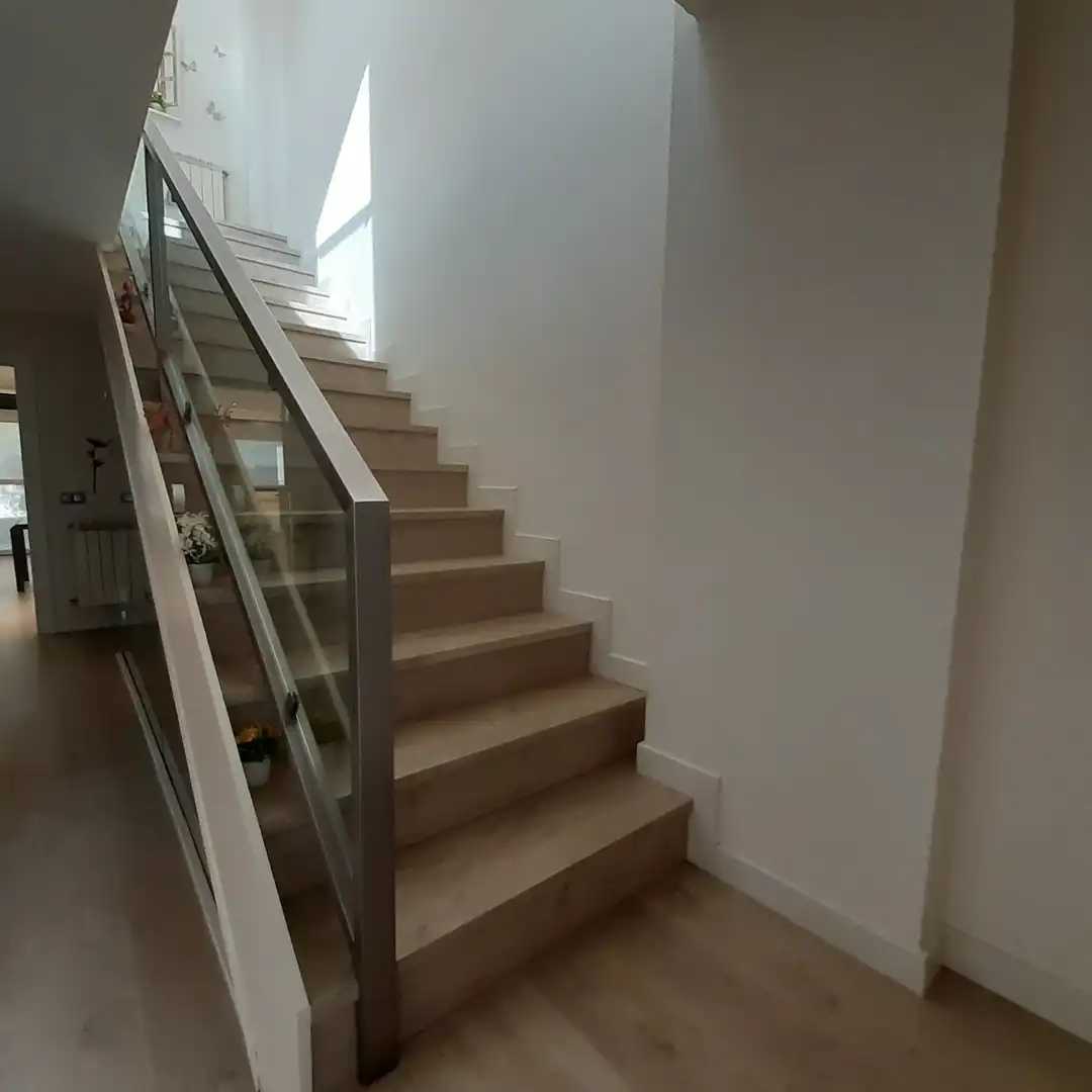 Einfamilien-Reihenhaus zum Verkauf in Esteribar mit Heizung, Privatgarten und Terrasse