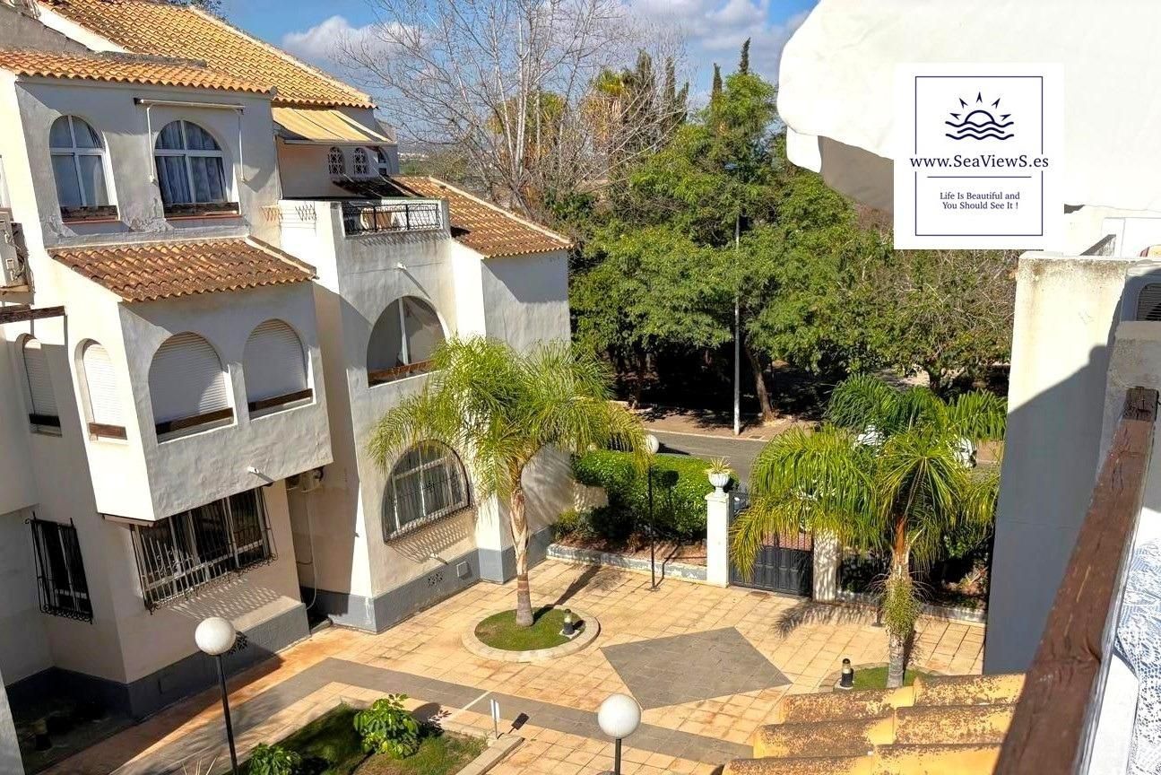 Vista exterior de Àtic en venda en Torrevieja amb Terrassa, Traster i Piscina comunitària
