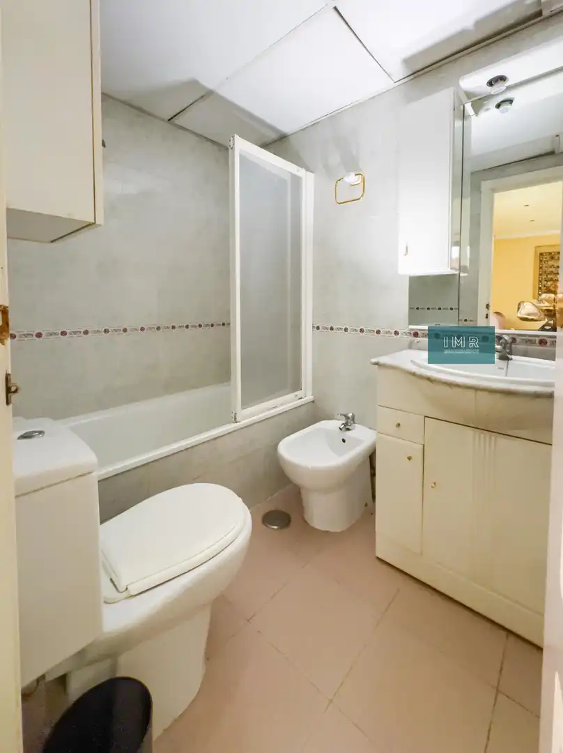 Bathroom of Duplexes for sale in Sevilla  with Air Conditioner, Storage room and Community pool