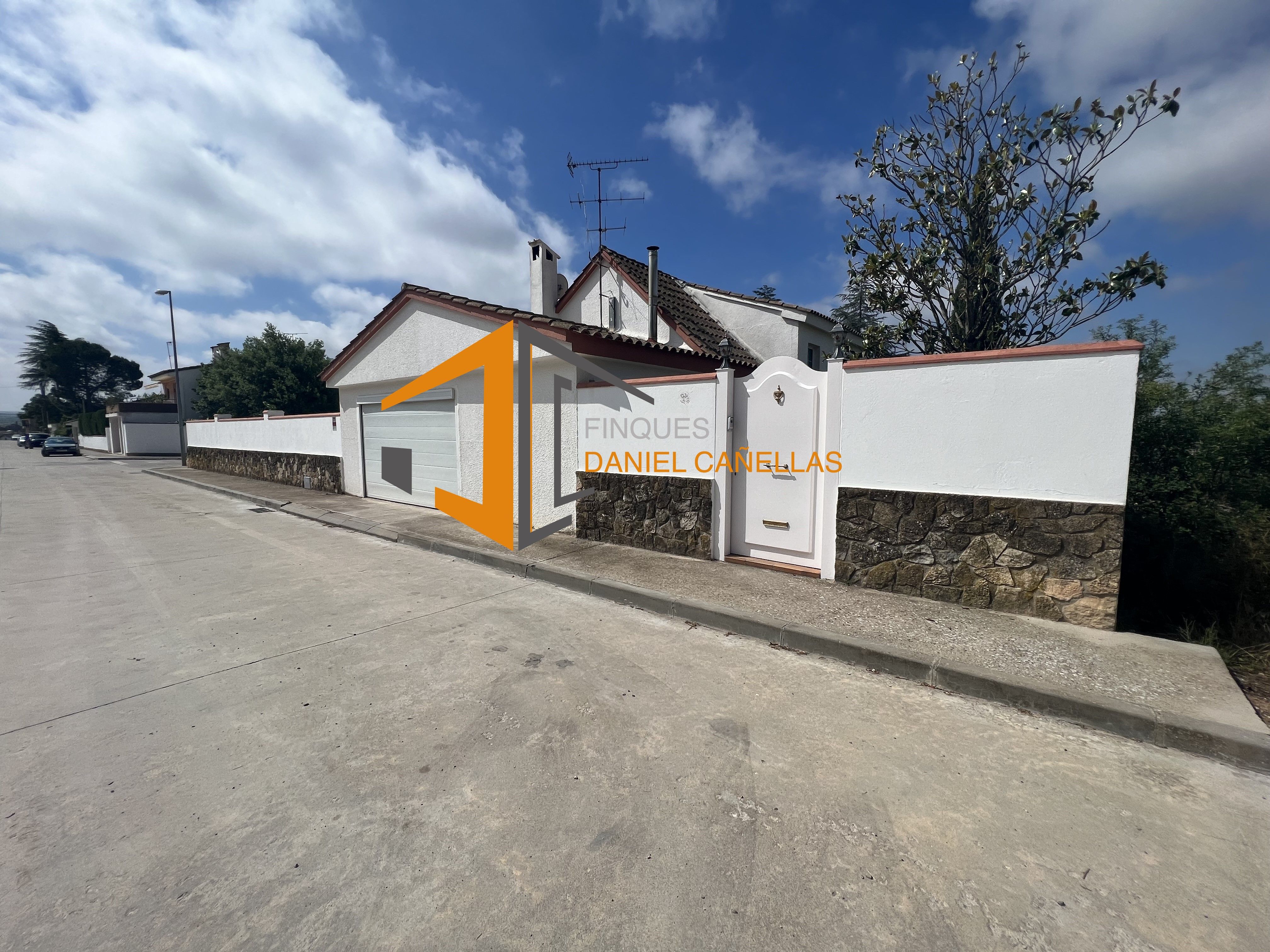 Vista exterior de Casa o xalet en venda en Tàrrega amb Aire condicionat, Calefacció i Jardí privat