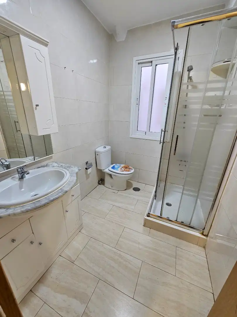 Bathroom of Flat for sale in Granada
