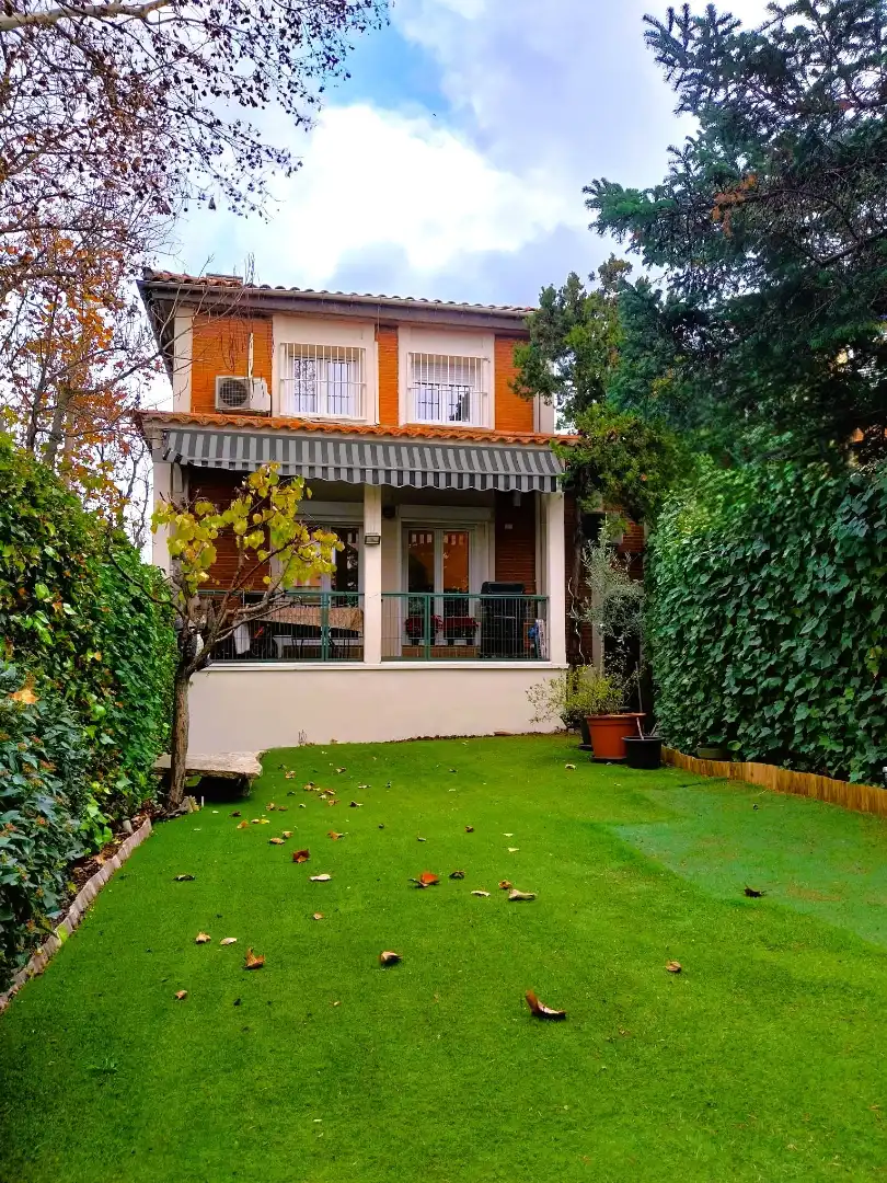 Jardí de Casa o xalet de lloguer en Madrid amb Aire condicionat, Calefacció i Jardí privat