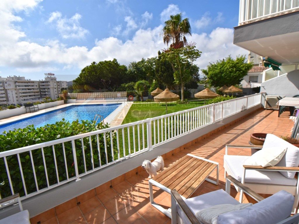 Piscina de Piso en venta en Fuengirola con Aire acondicionado, Jardín privado y Terraza
