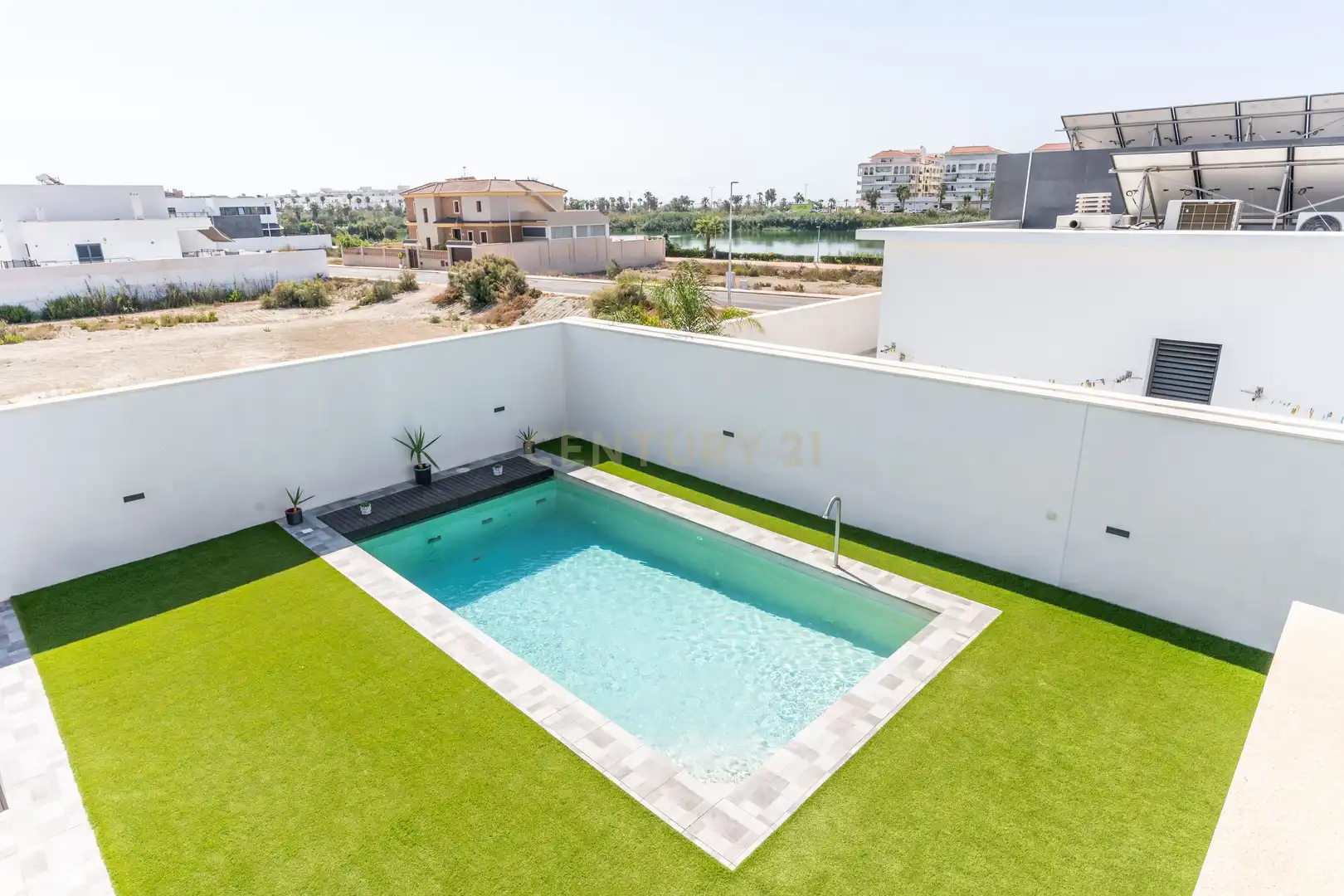 Piscina de Casa o xalet en venda en El Ejido amb Aire condicionat, Jardí privat i Traster