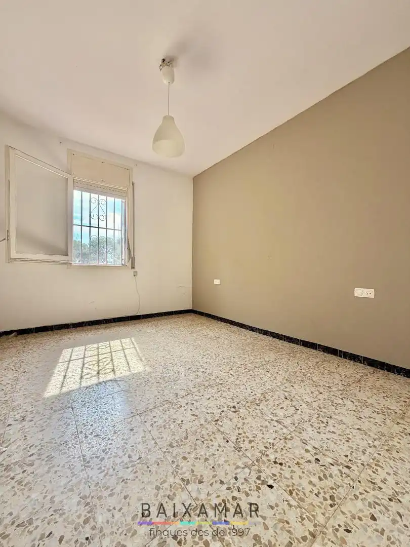 Dormitori de Casa o xalet en venda en Cubelles amb Calefacció, Jardí privat i Forn