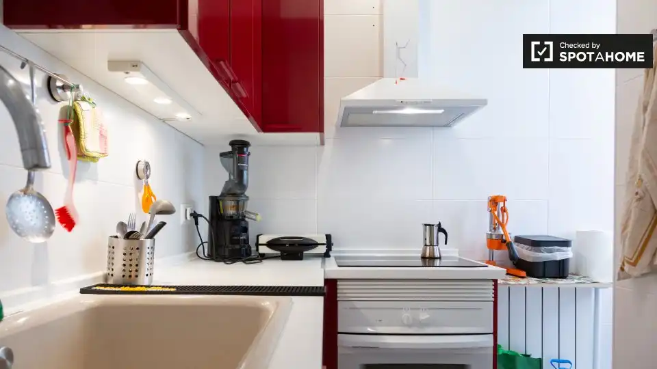 Cuina de Apartament per a compartir en Barcelona amb Aire condicionat, Calefacció i Terrassa