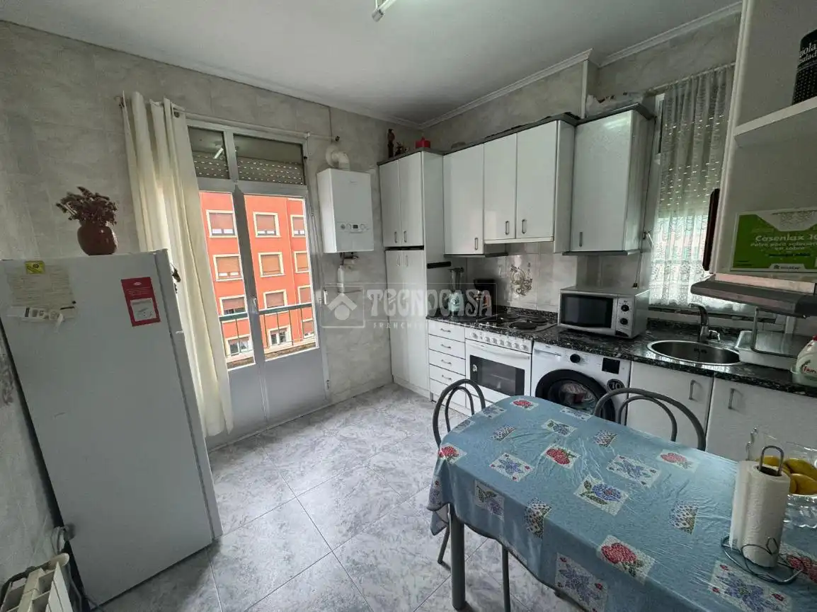Cocina de Piso en venta en Bilbao  con Calefacción, Trastero y Balcón