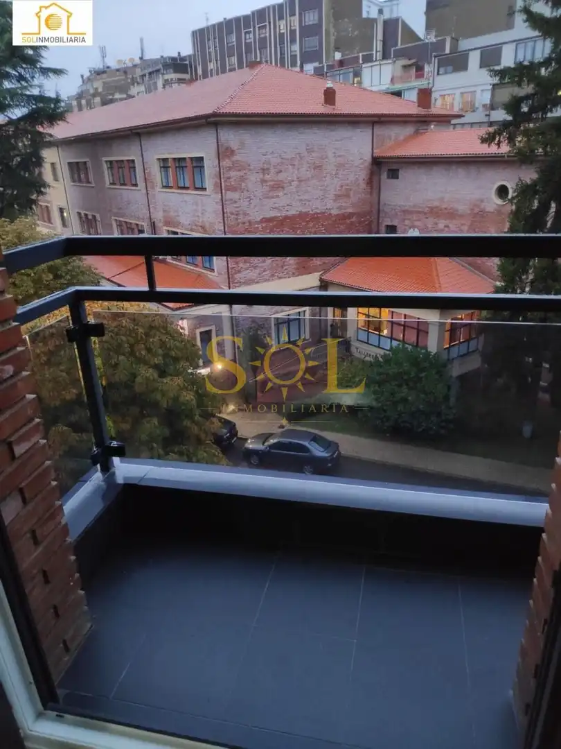 Terrassa de Pis en venda en León Capital  amb Calefacció, Moblat i TV