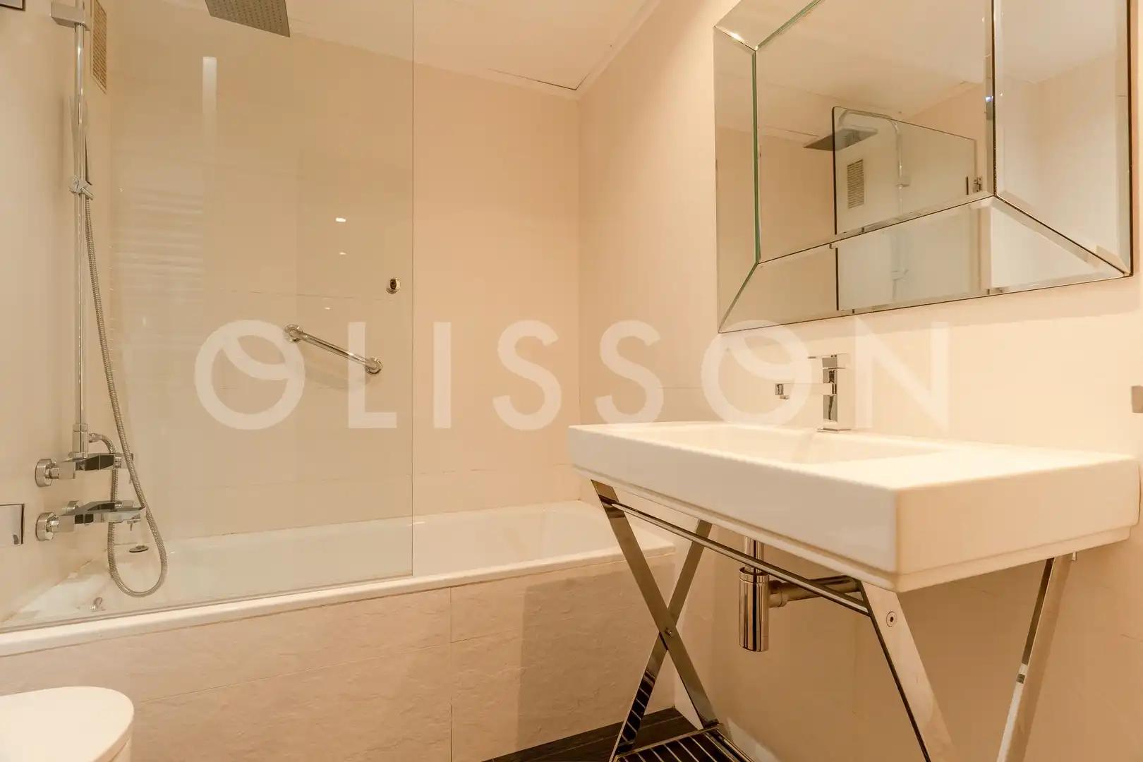 Baño de Dúplex en venta en La Moraleja con Aire acondicionado, Calefacción y Jardín privado