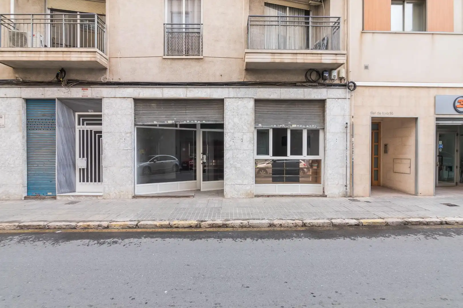 Vista exterior de Local en venta en Elche / Elx