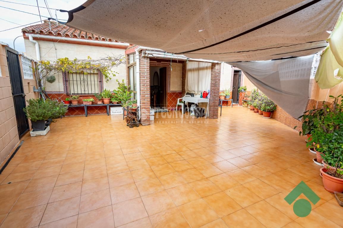 Terrace of Single-family semi-detached for sale in Algeciras