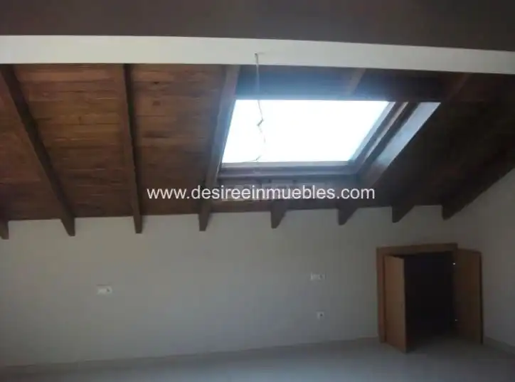 Duplexes for rent in Carrer de Pere Aleixandre, Mont-Olivet