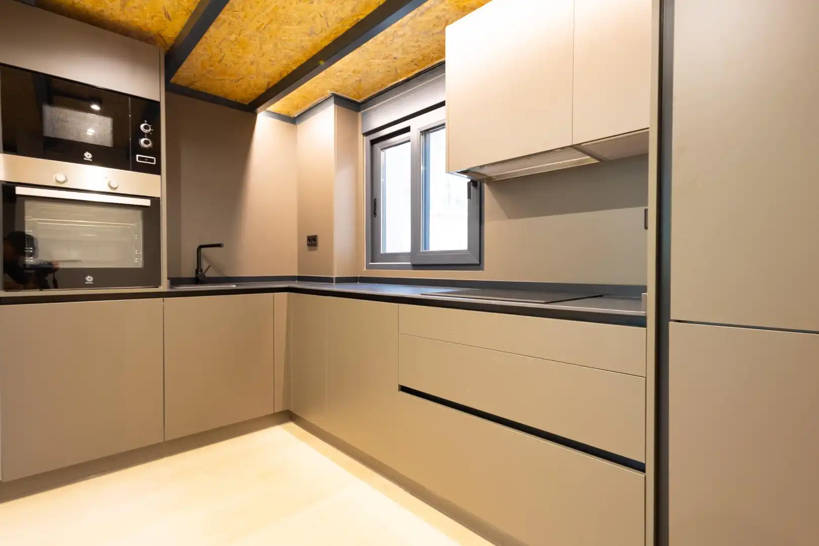 Küche von Wohnung zur Miete in Madrid mit Klimaanlage und Heizung
