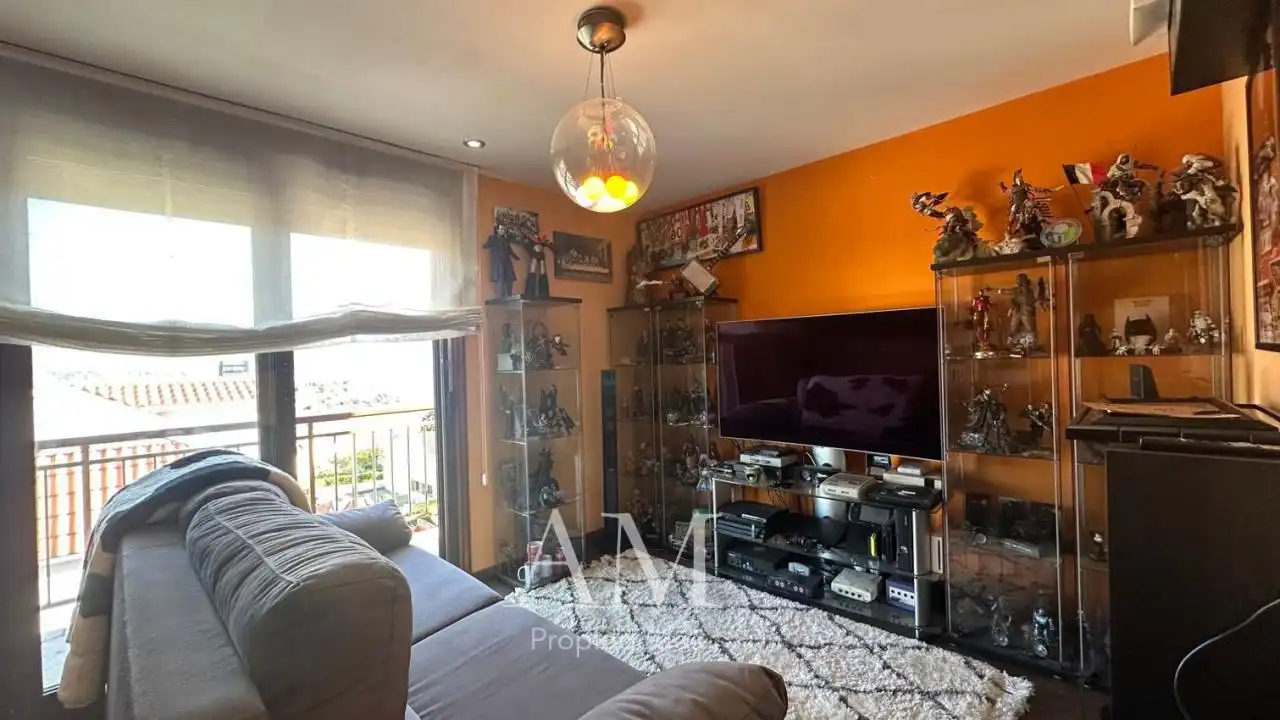 Sala d'estar de Casa o xalet en venda en Nigrán amb Calefacció, Jardí privat i Terrassa