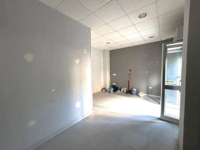Local comercial en Venta en Calle Calle de Pekín, 4 en Colores -  Entreparques