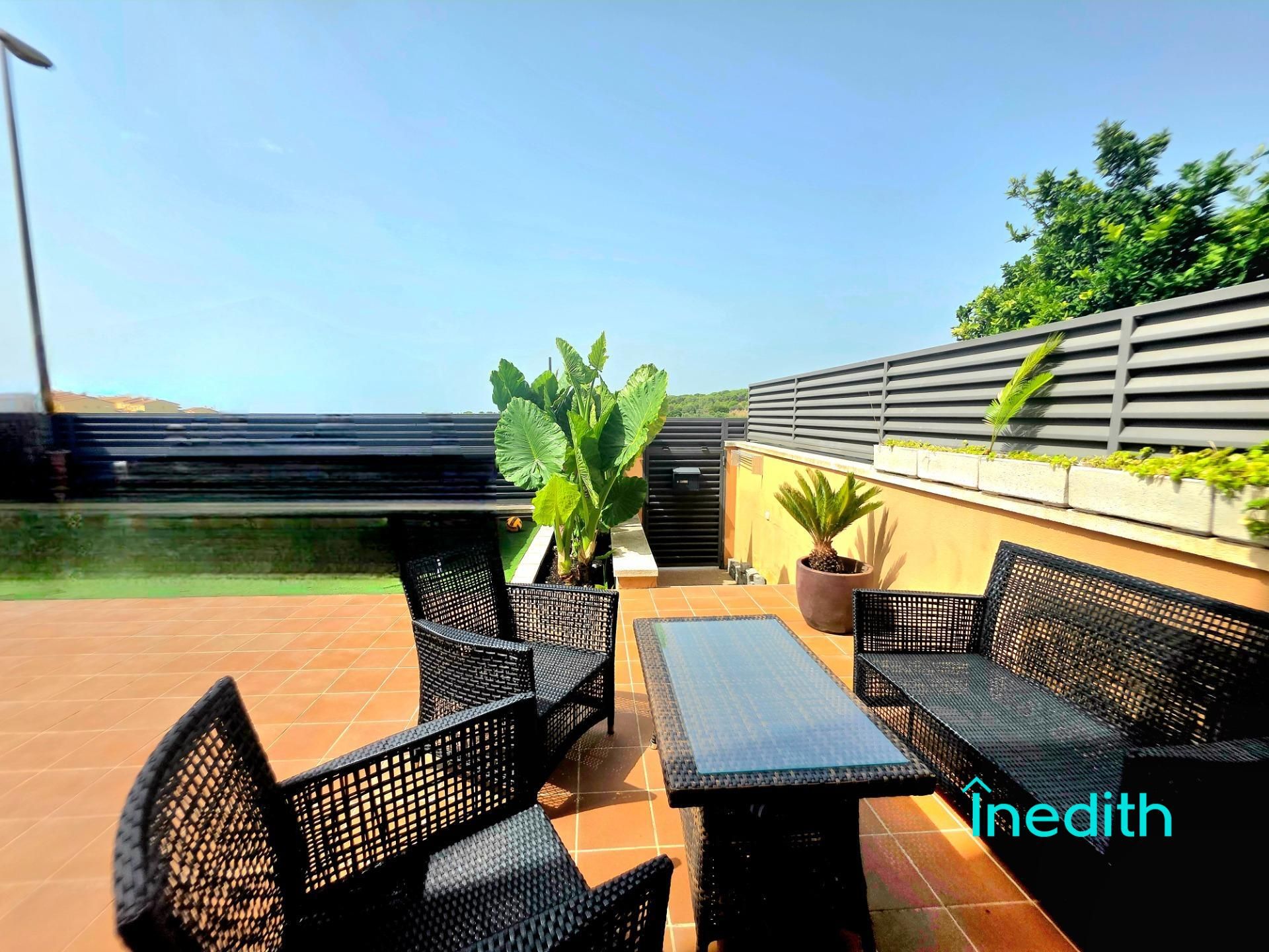 Terraza de Casa adosada en venta en Cubelles con Aire acondicionado, Calefacción y Jardín privado