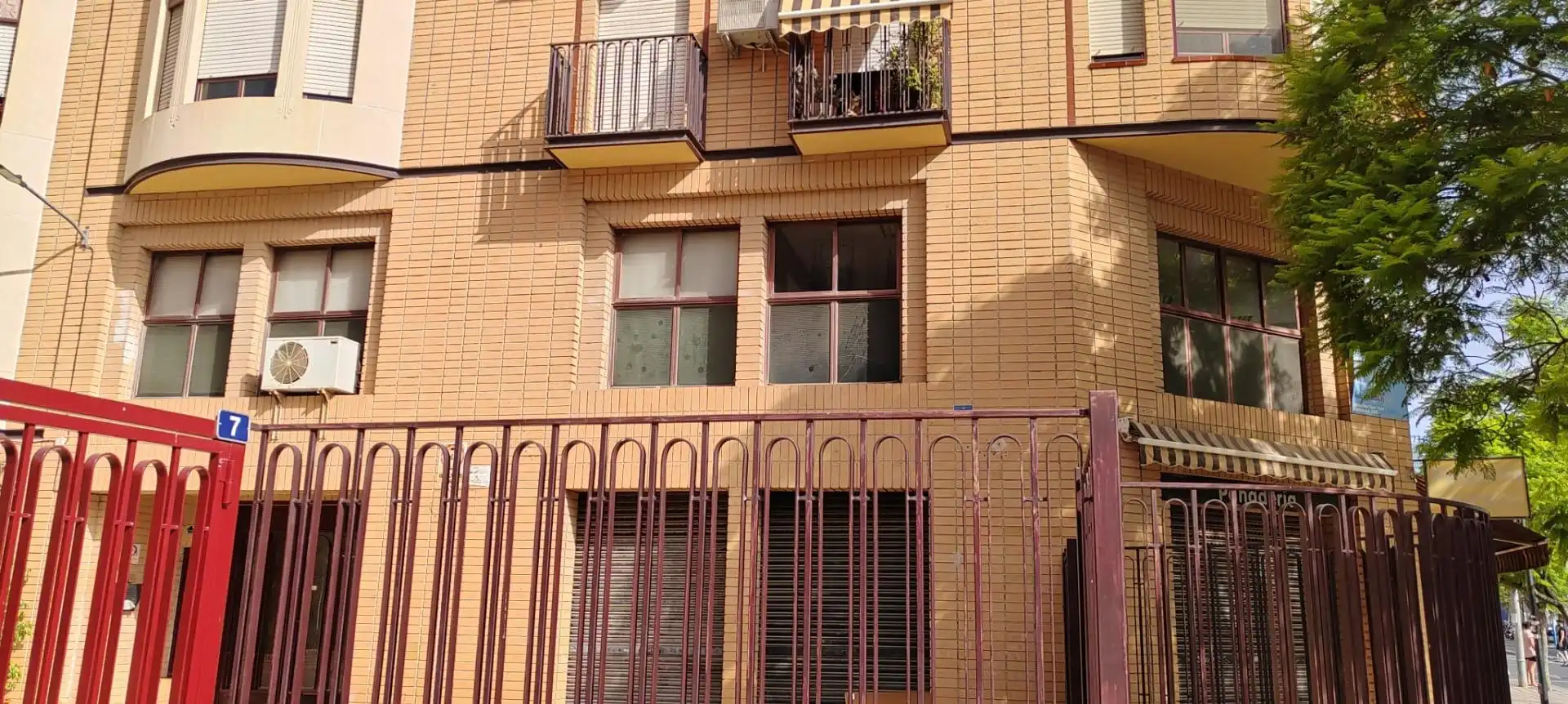 Local comercial en venta en Campoamor - Altozano