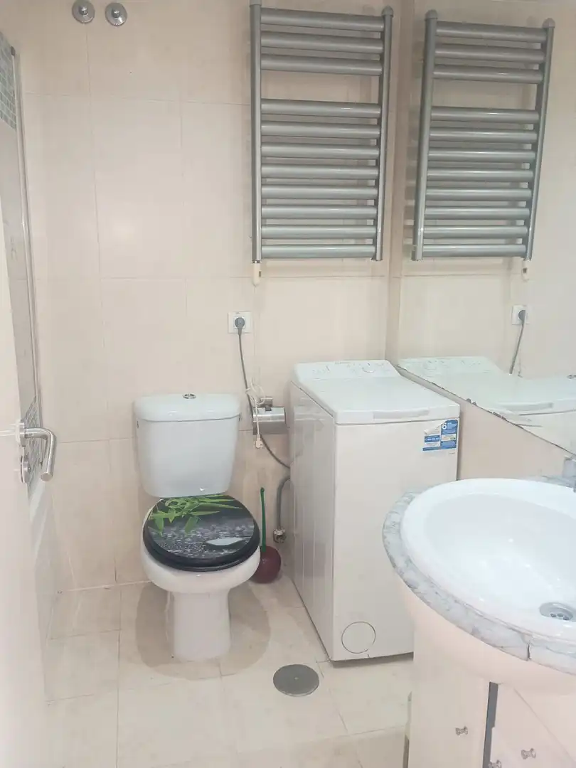 Bany de Pis en venda en Madrid amb Aire condicionat, Calefacció i Terrassa