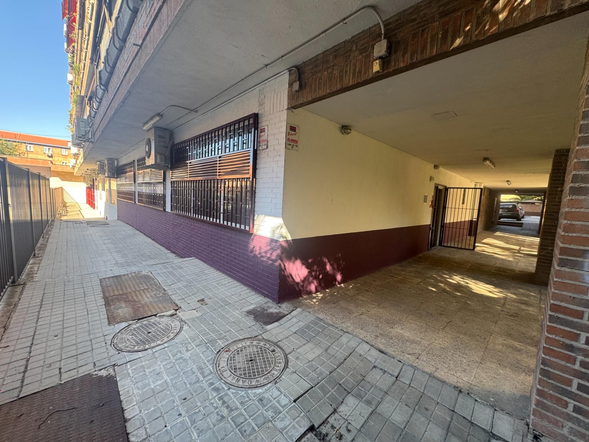 Exterior view of Premises for sale in  Madrid Capital  with Air Conditioner